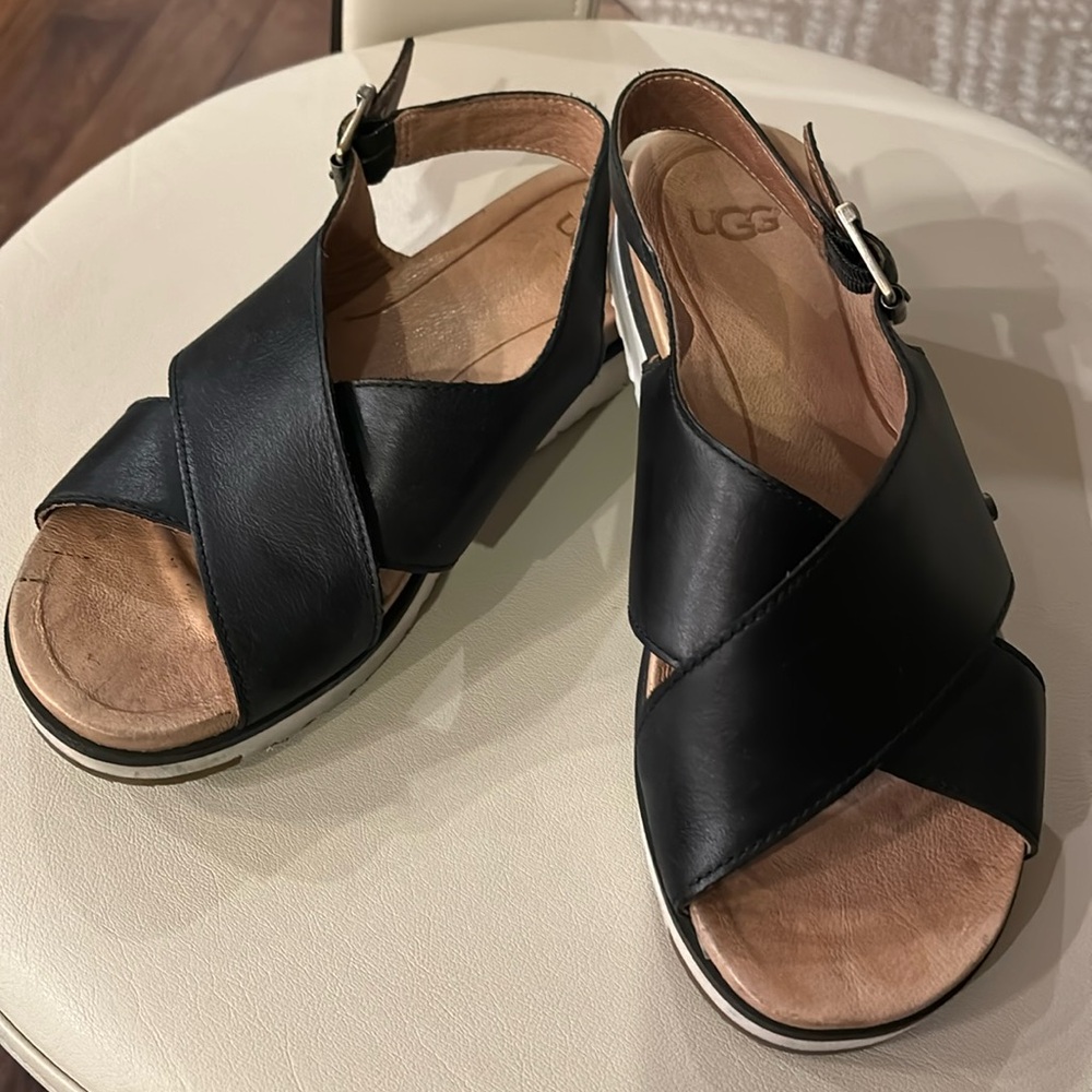 Authentic UGG Kamile Sandals, soft black criss cross leather 6.5